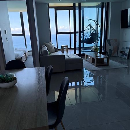 Surfers Paradise New Beachfront Apartments 골드코스트 외부 사진