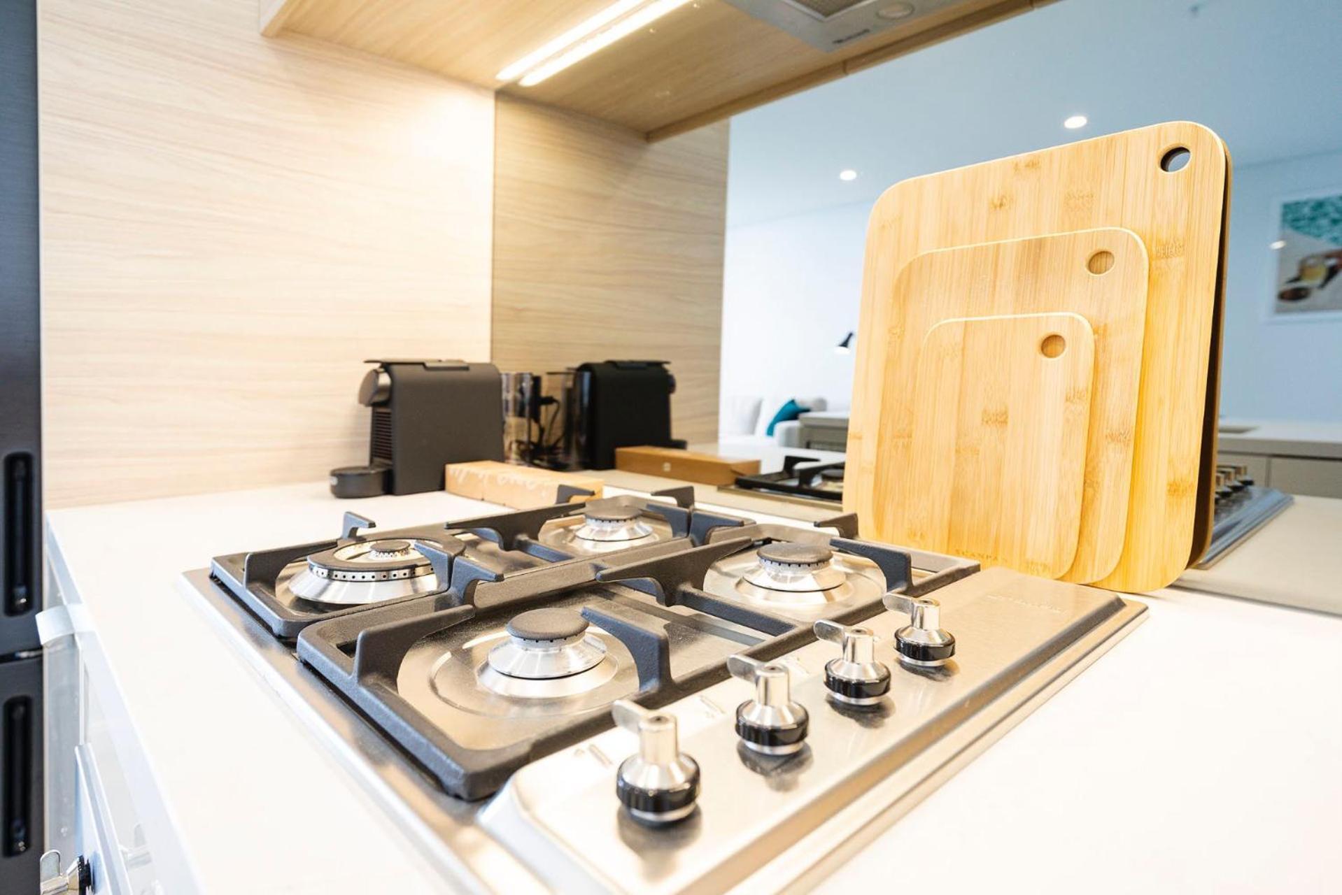 Surfers Paradise New Beachfront Apartments 골드코스트 외부 사진