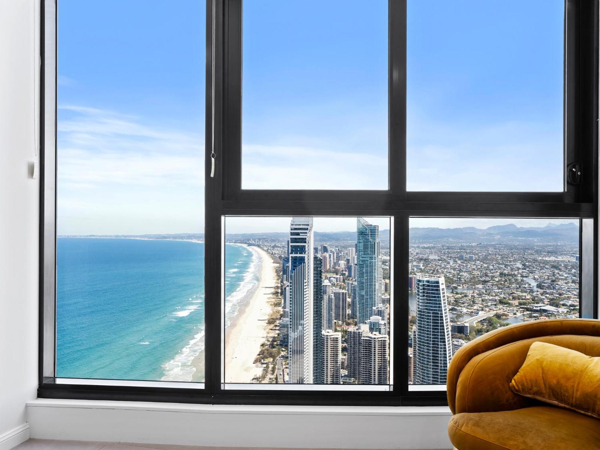 Surfers Paradise New Beachfront Apartments 골드코스트 객실 사진