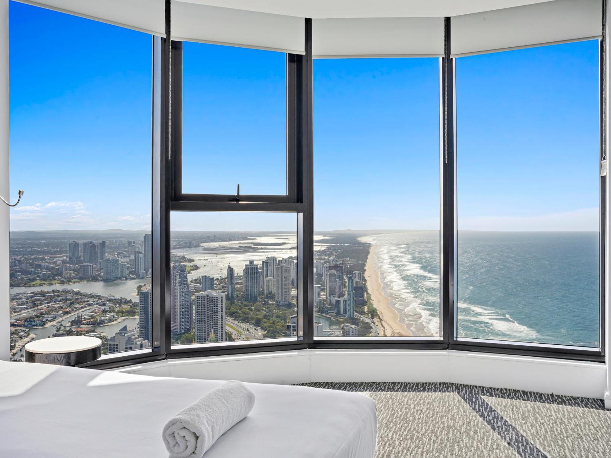 Surfers Paradise New Beachfront Apartments 골드코스트 외부 사진
