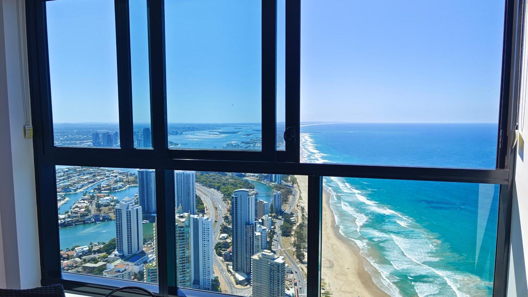 Surfers Paradise New Beachfront Apartments 골드코스트 외부 사진