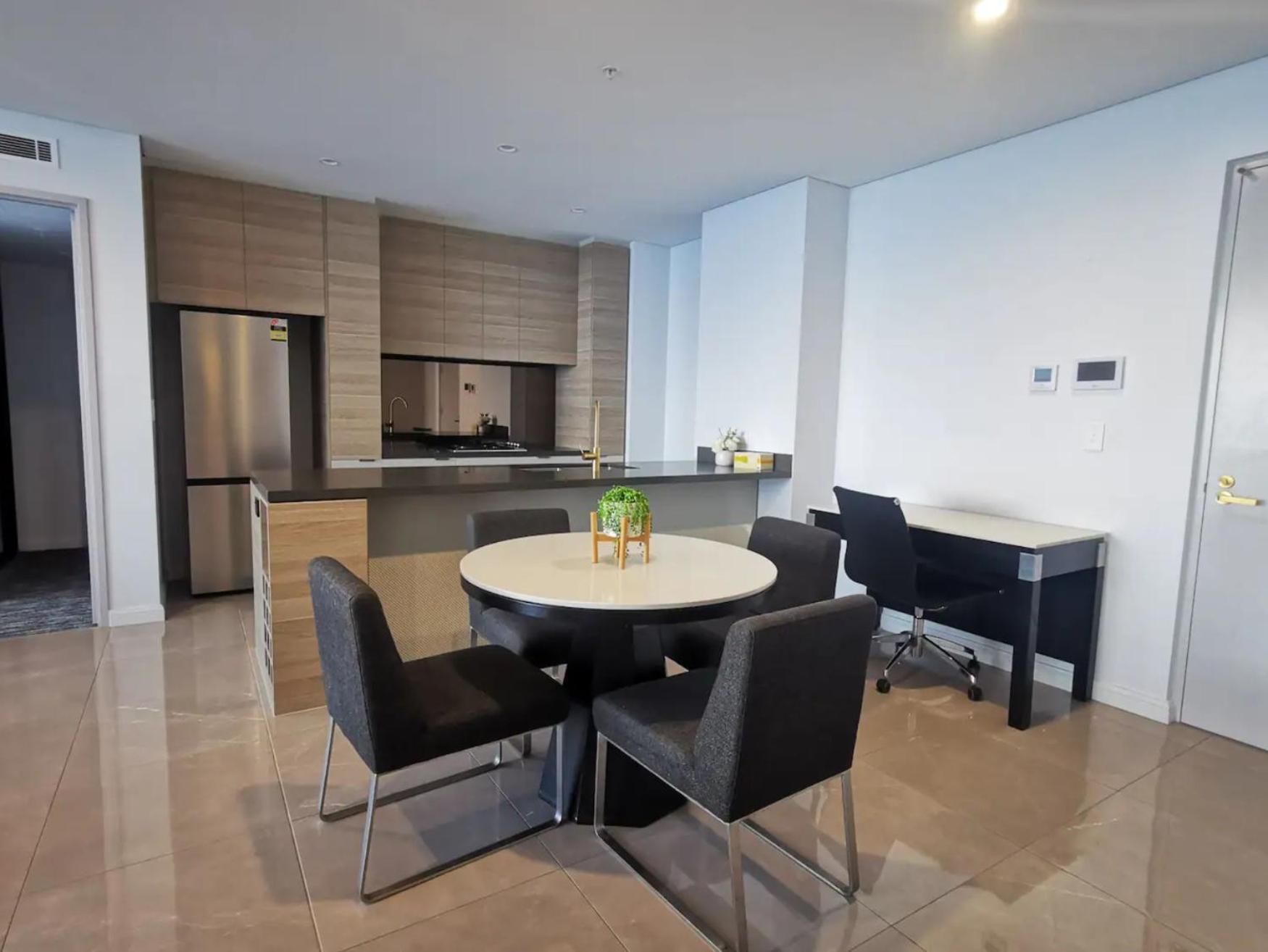 Surfers Paradise New Beachfront Apartments 골드코스트 외부 사진