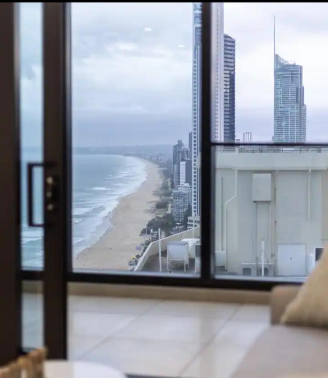 Surfers Paradise New Beachfront Apartments 골드코스트 외부 사진