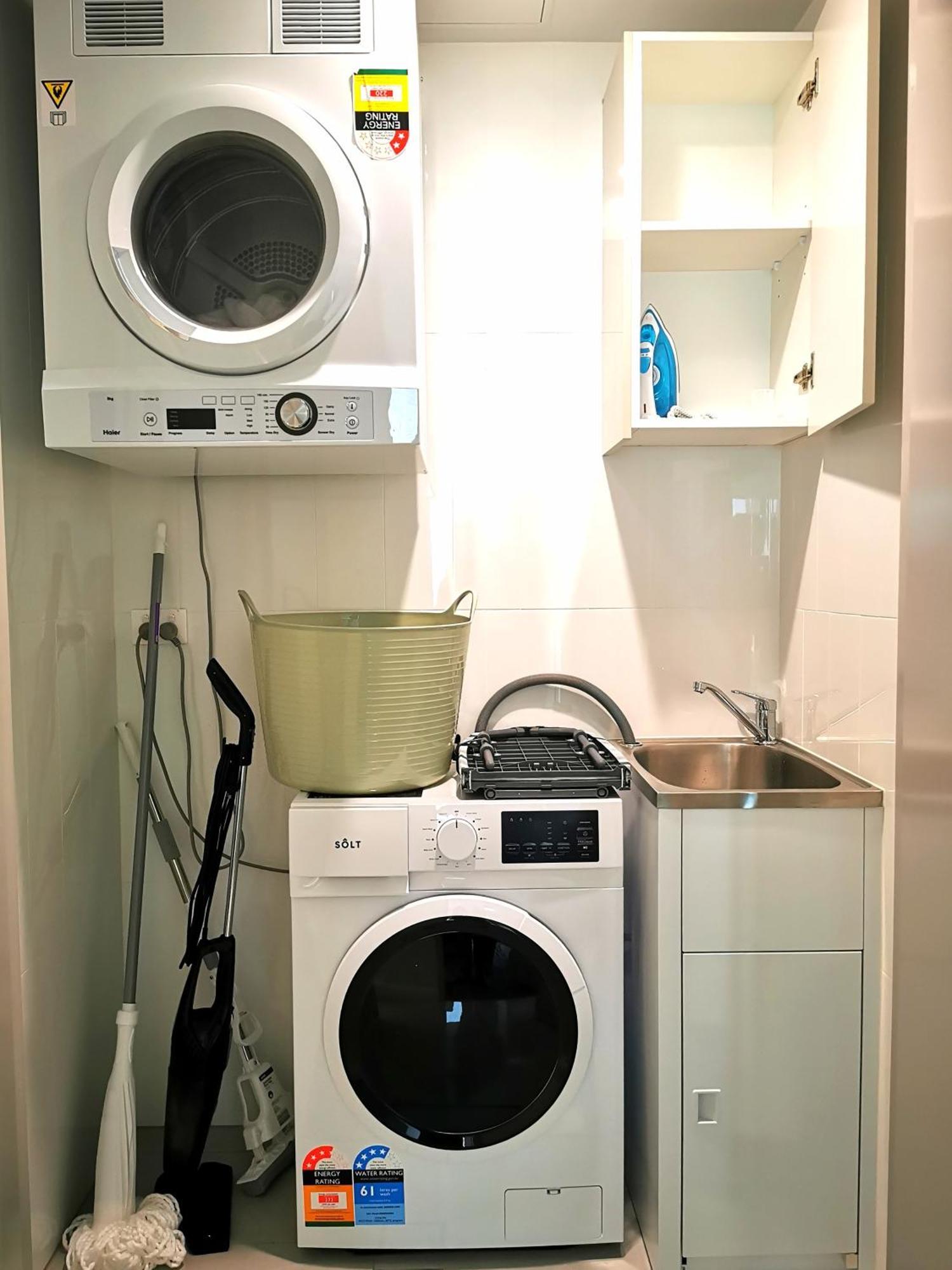 Surfers Paradise New Beachfront Apartments 골드코스트 외부 사진