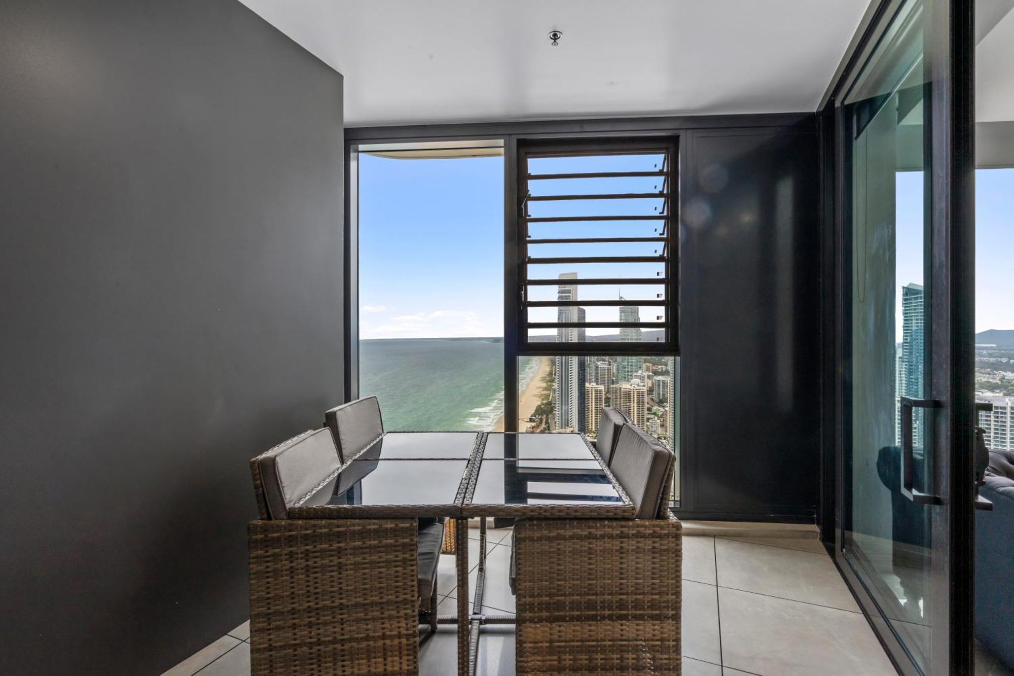 Surfers Paradise New Beachfront Apartments 골드코스트 외부 사진