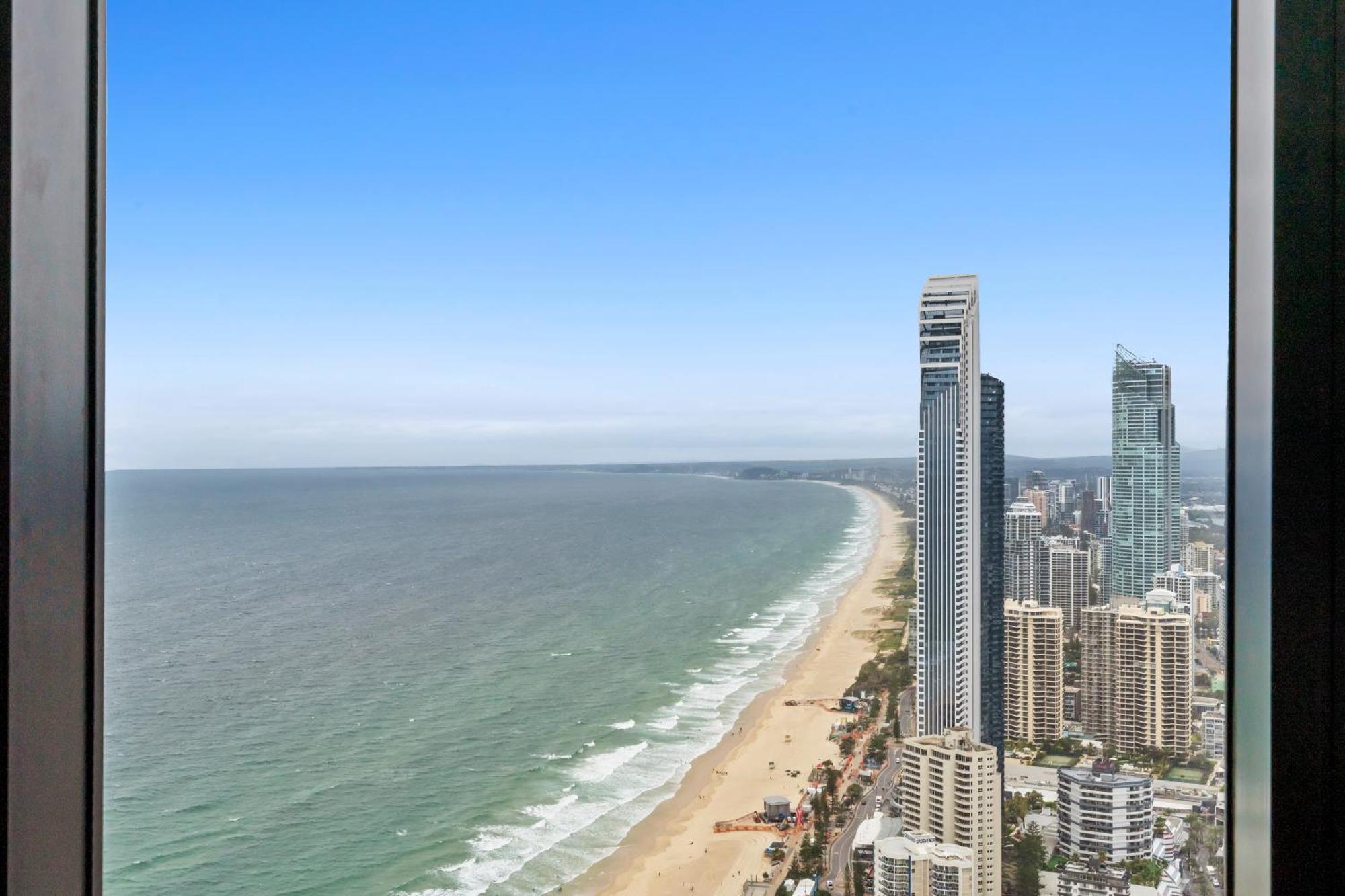 Surfers Paradise New Beachfront Apartments 골드코스트 외부 사진